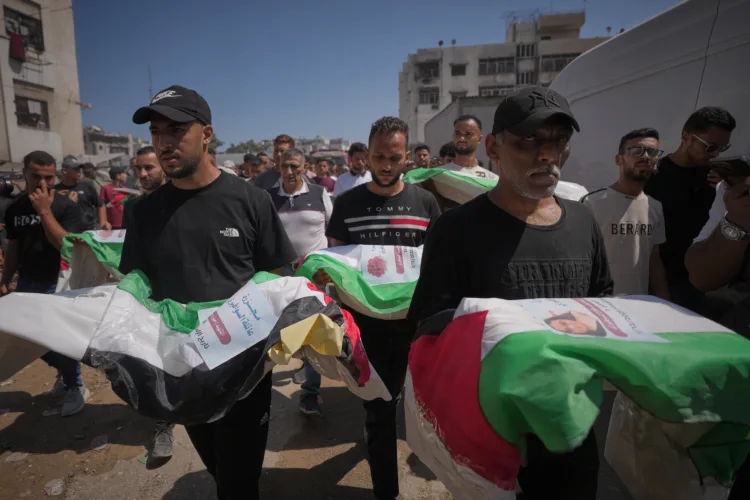 Iran dismisses US economic threats; mass funeral held in Gaza